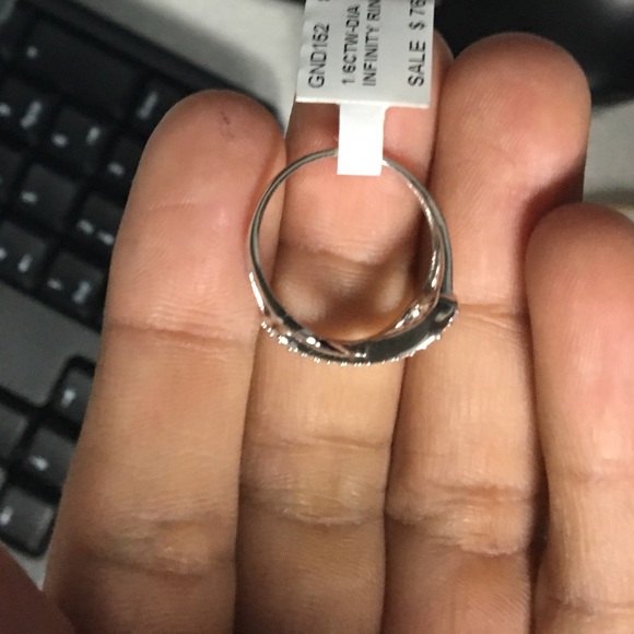 10kt Women Diamond Infinity Heart Ring 1/6 Cttw - Picture 3 of 3